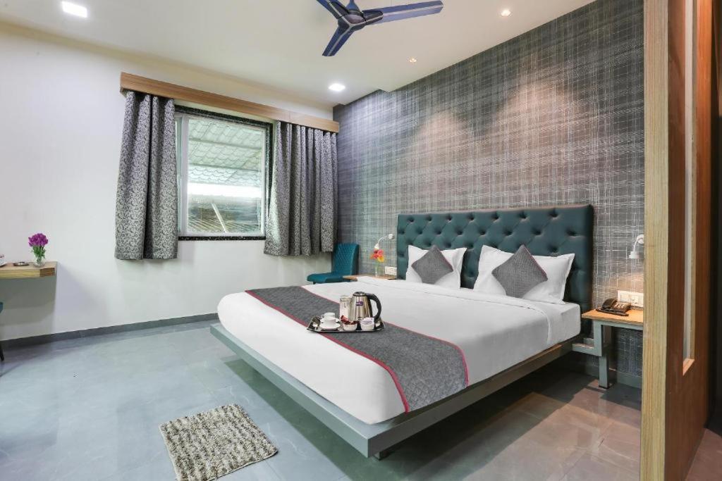 Glitz Hotels Arc Palace - Mankoli, Bhiwandi Exteriér fotografie